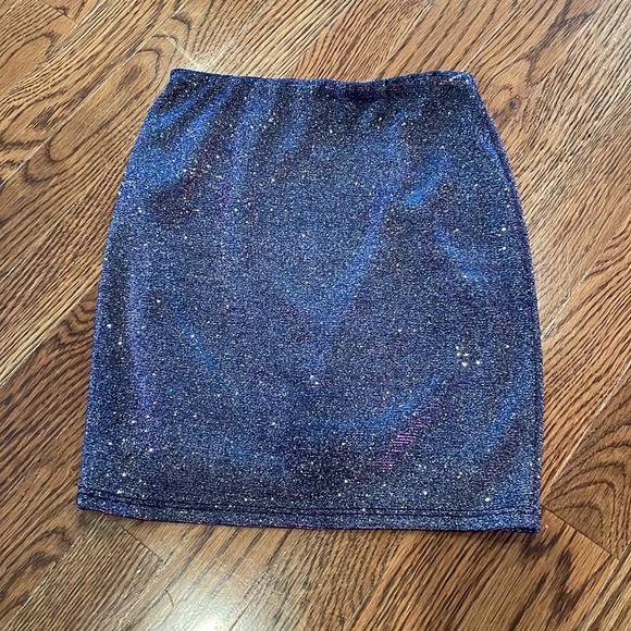 UDTFASHION Dark Purple Sparkly crop top and matching skirt - Picture 3 of 4